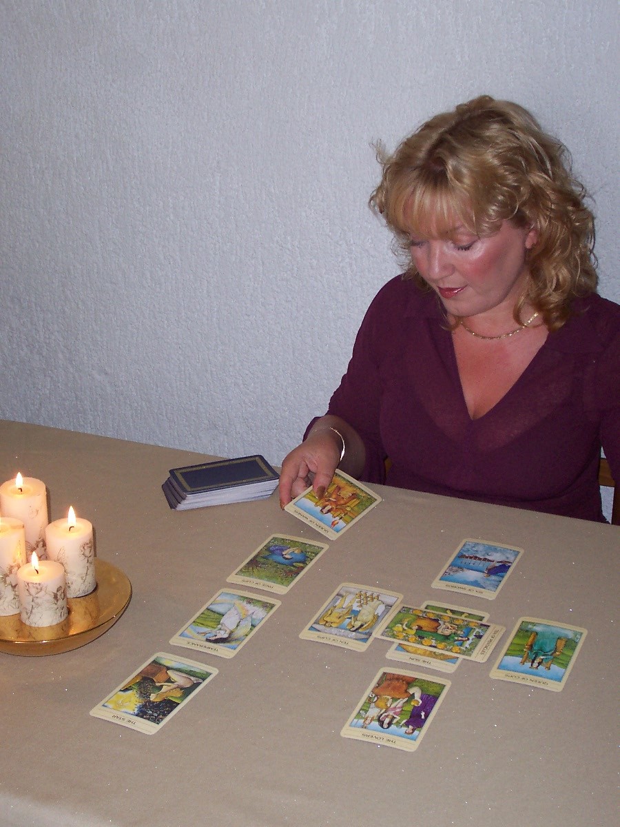 Psychic Readings with Tarot cards by Alizon Psychic