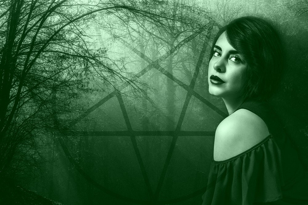 Beautiful Witch and member of the Green Witches Coven. An online Coven of Witches sharing tips on Witchcraft and casting Spells that work with harm to none!